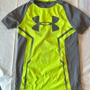 Boy’s fluorescent under armour shirt medium